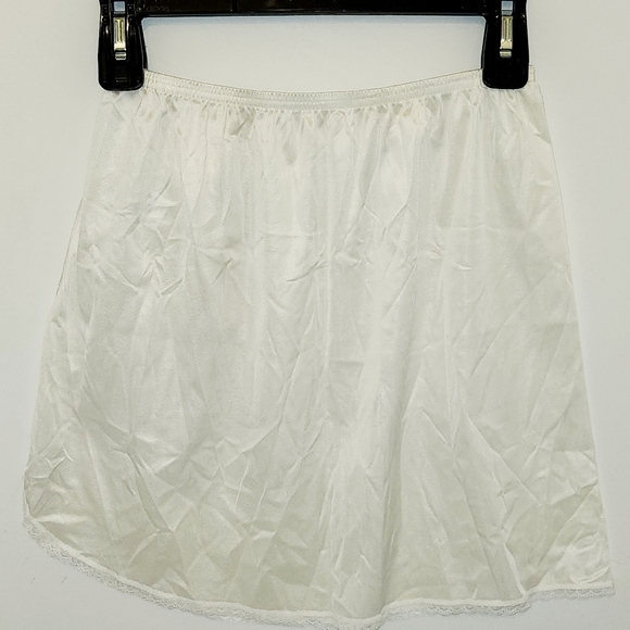NWT Vintage Vassarette White Nylon Mini Half Slip Lingerie Small S 16" #111-22 - Picture 2 of 9